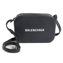 画像をギャラリービューアに読み込む, BALENCIAGA バレンシアガ ショルダーバッグ EVERYDAY XS CAMERA BAG 552372 レディース