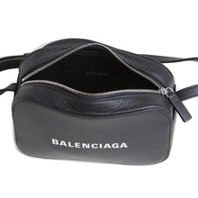 画像をギャラリービューアに読み込む, BALENCIAGA バレンシアガ ショルダーバッグ EVERYDAY XS CAMERA BAG 552372 レディース